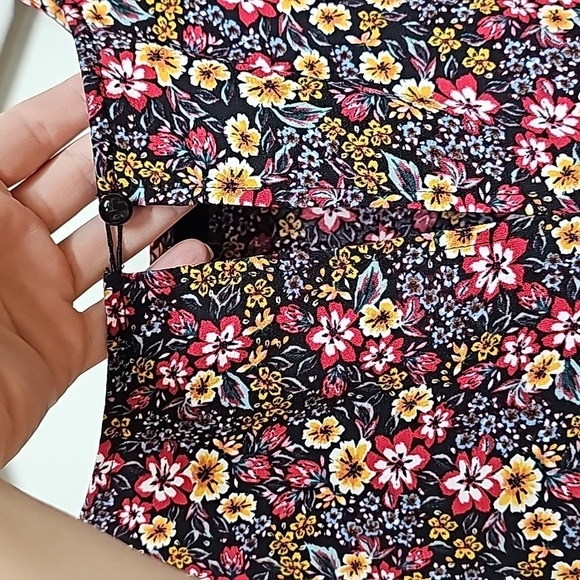 Time and Tru floral peasant top, bell sleeve, ruffle bodice, blk yellow red - Picture 5 of 11